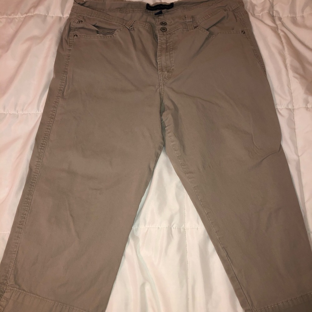 Capri pants